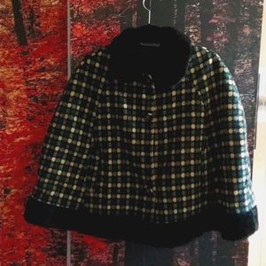Voodoo Vixen xl cape with faux fur